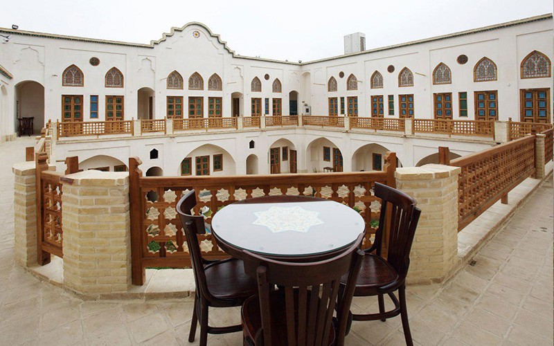 اقامتگاه سنتی خانه مرشدی 2 (خانه ادیب) کاشان