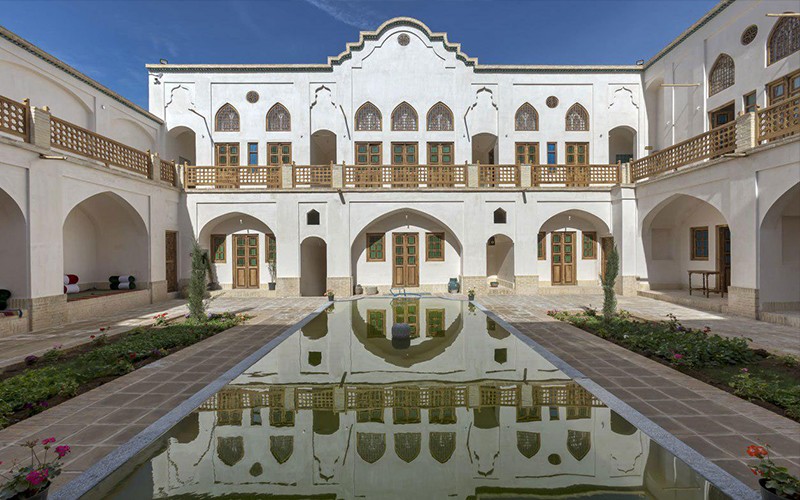 اقامتگاه سنتی خانه مرشدی 2 (خانه ادیب) کاشان