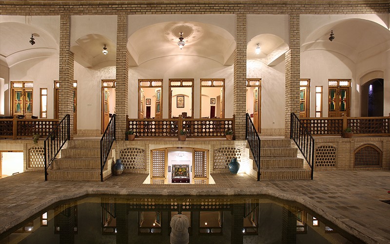 اقامتگاه سنتی خانه مرشدی 2 (خانه ادیب) کاشان