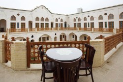اقامتگاه سنتی خانه مرشدی 2 (خانه ادیب) کاشان